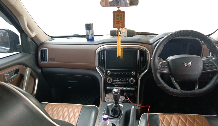 2023 Mahindra SCORPIO-N Z8 PETROL MT 7 STR, Petrol, Manual, 22,576 km, interior