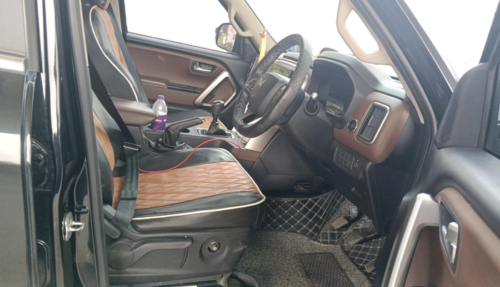 2023 Mahindra SCORPIO-N Z8 PETROL MT 7 STR, Petrol, Manual, 22,576 km, interior