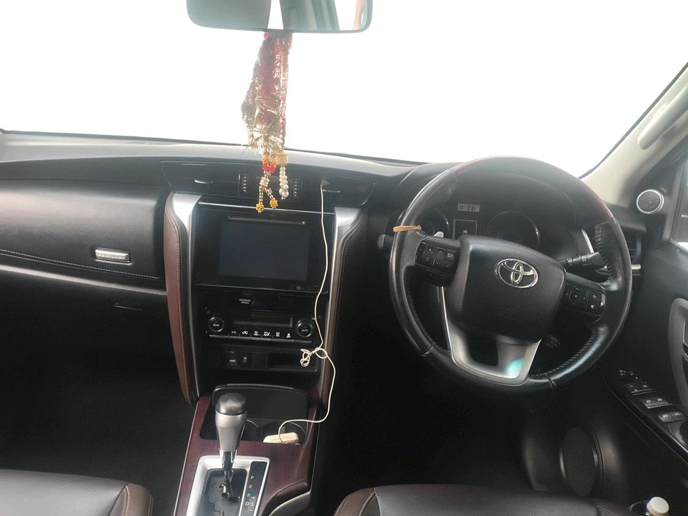 2017 Toyota Fortuner 2.8 4X2 AT, Diesel, Automatic, 1,15,162 km, interior