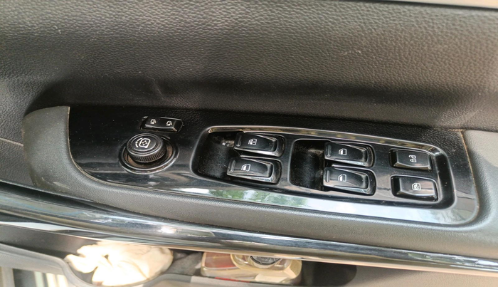 2021 Mahindra XUV700 AX 7 LUXURY P AT 7 STR, Petrol, Automatic, 25,855 km, interior