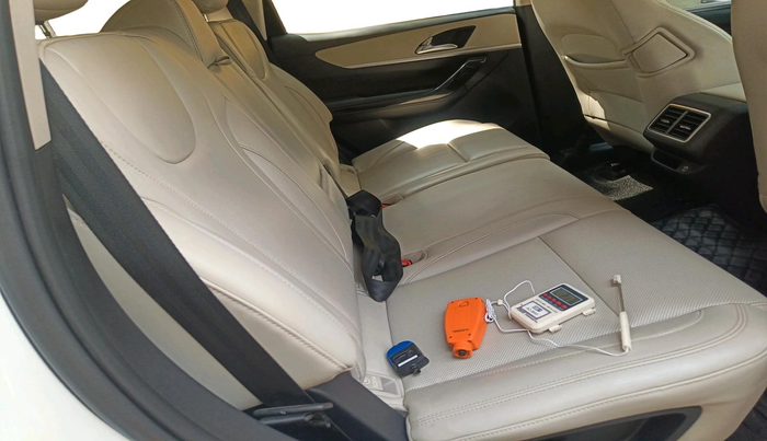 2021 Mahindra XUV700 AX 7 LUXURY P AT 7 STR, Petrol, Automatic, 25,855 km, interior