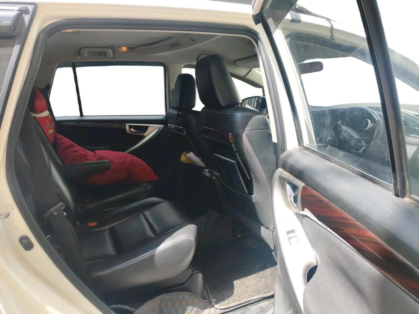 2017 Toyota Innova Crysta 2.4 ZX 7 STR, Diesel, Manual, 1,64,069 km, interior