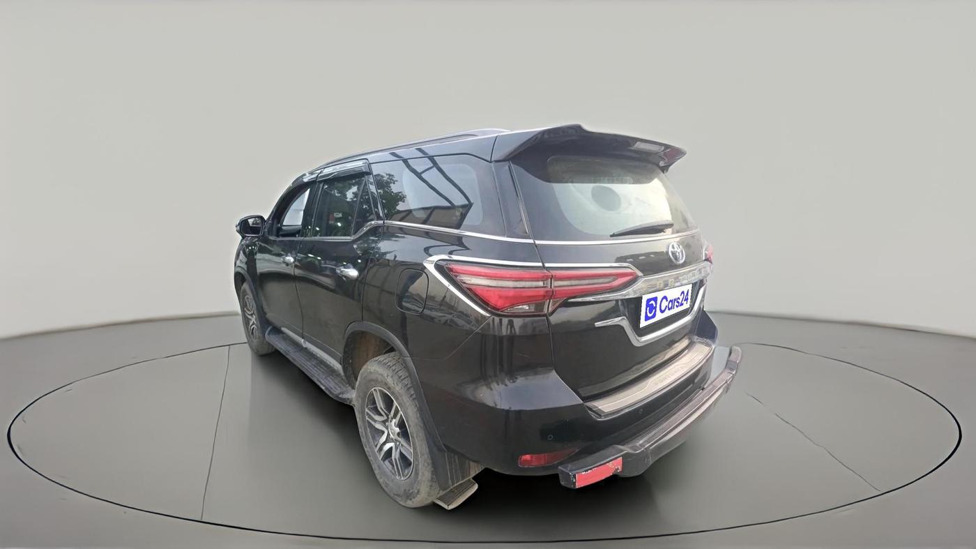 2022 Toyota Fortuner 4X2 MT 2.8 DIESEL, Diesel, Manual, 1,04,001 km, exterior