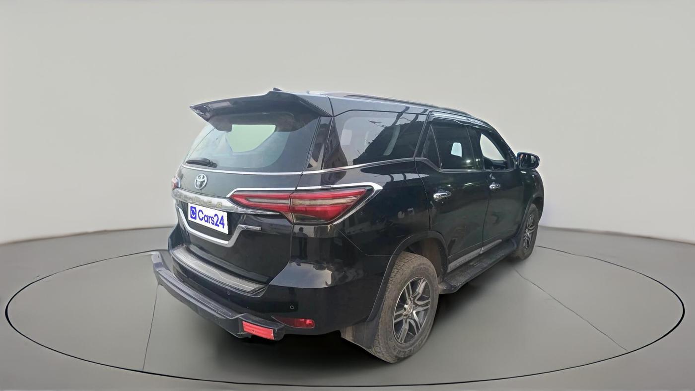 2022 Toyota Fortuner 4X2 MT 2.8 DIESEL, Diesel, Manual, 1,04,001 km, exterior
