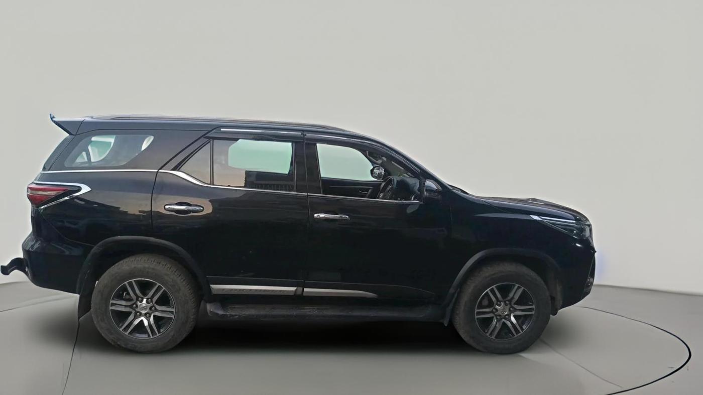 2022 Toyota Fortuner 4X2 MT 2.8 DIESEL, Diesel, Manual, 1,04,001 km, exterior