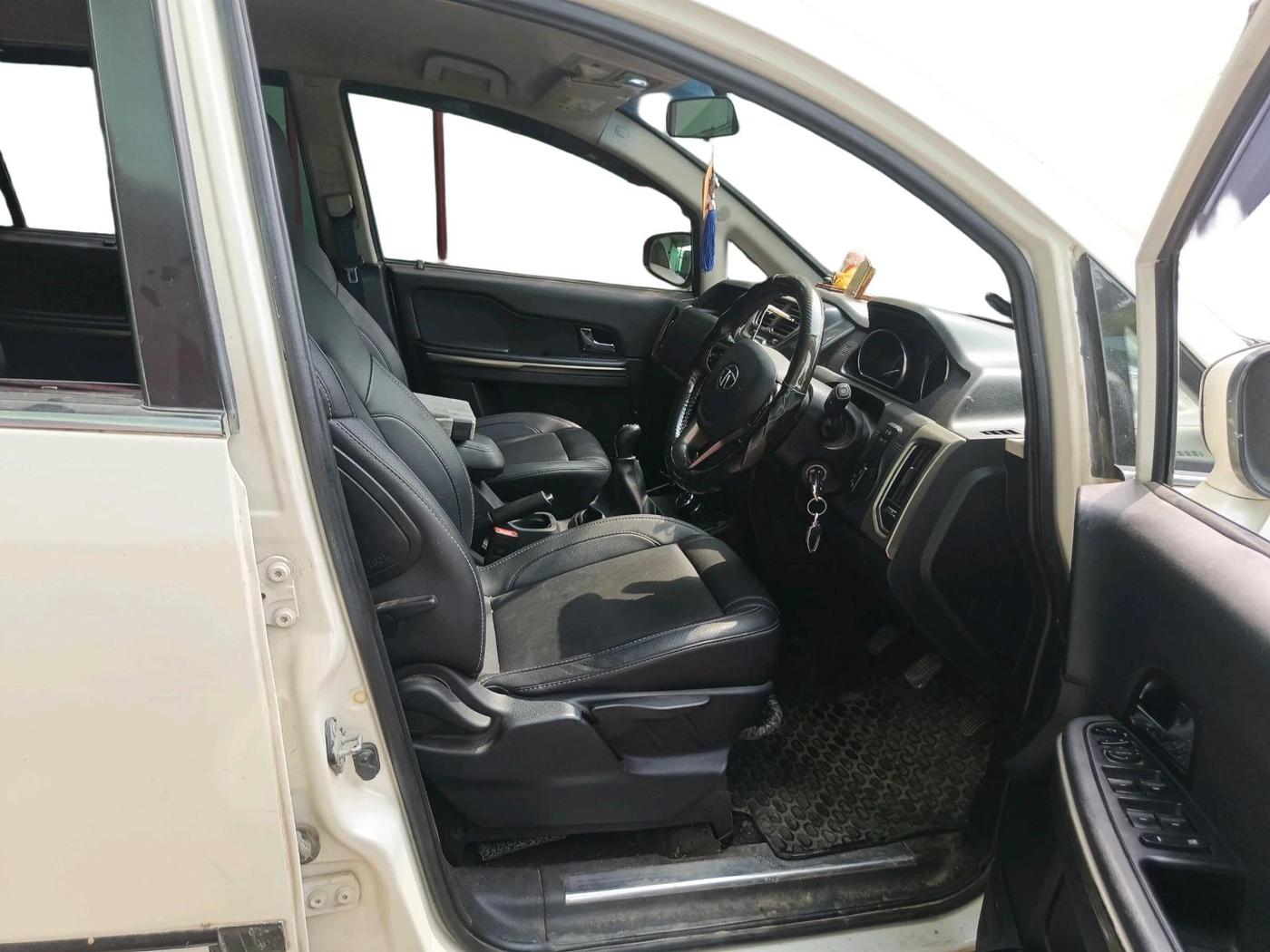 2017 Tata Hexa XT 4X2 7 STR, Diesel, Manual, 1,06,731 km, interior