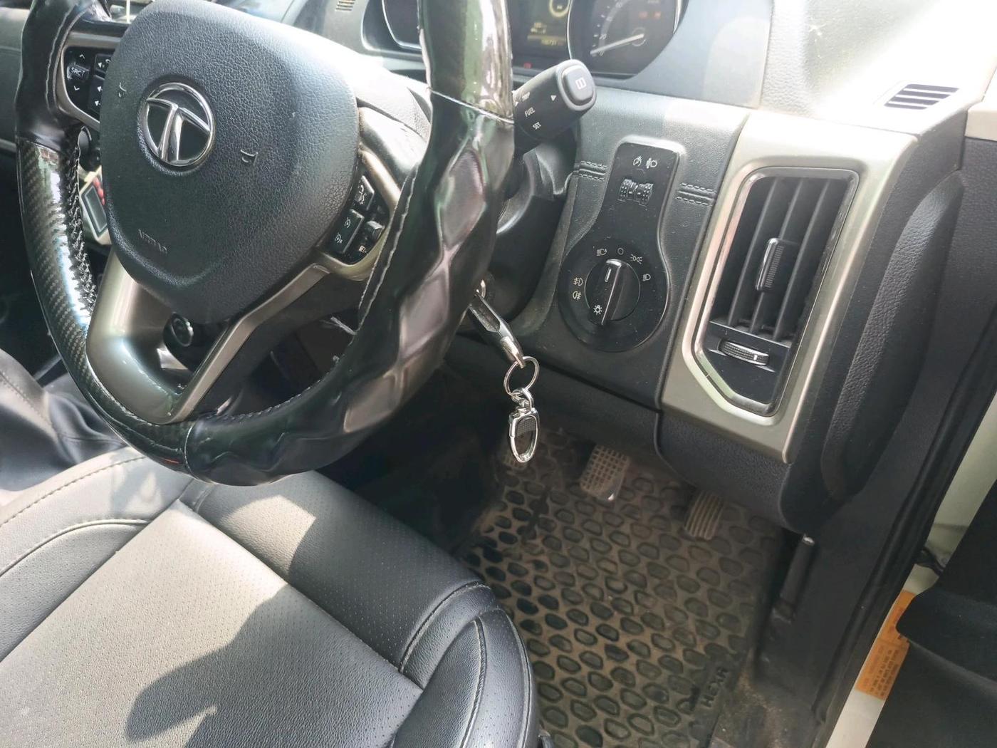 2017 Tata Hexa XT 4X2 7 STR, Diesel, Manual, 1,06,731 km, interior