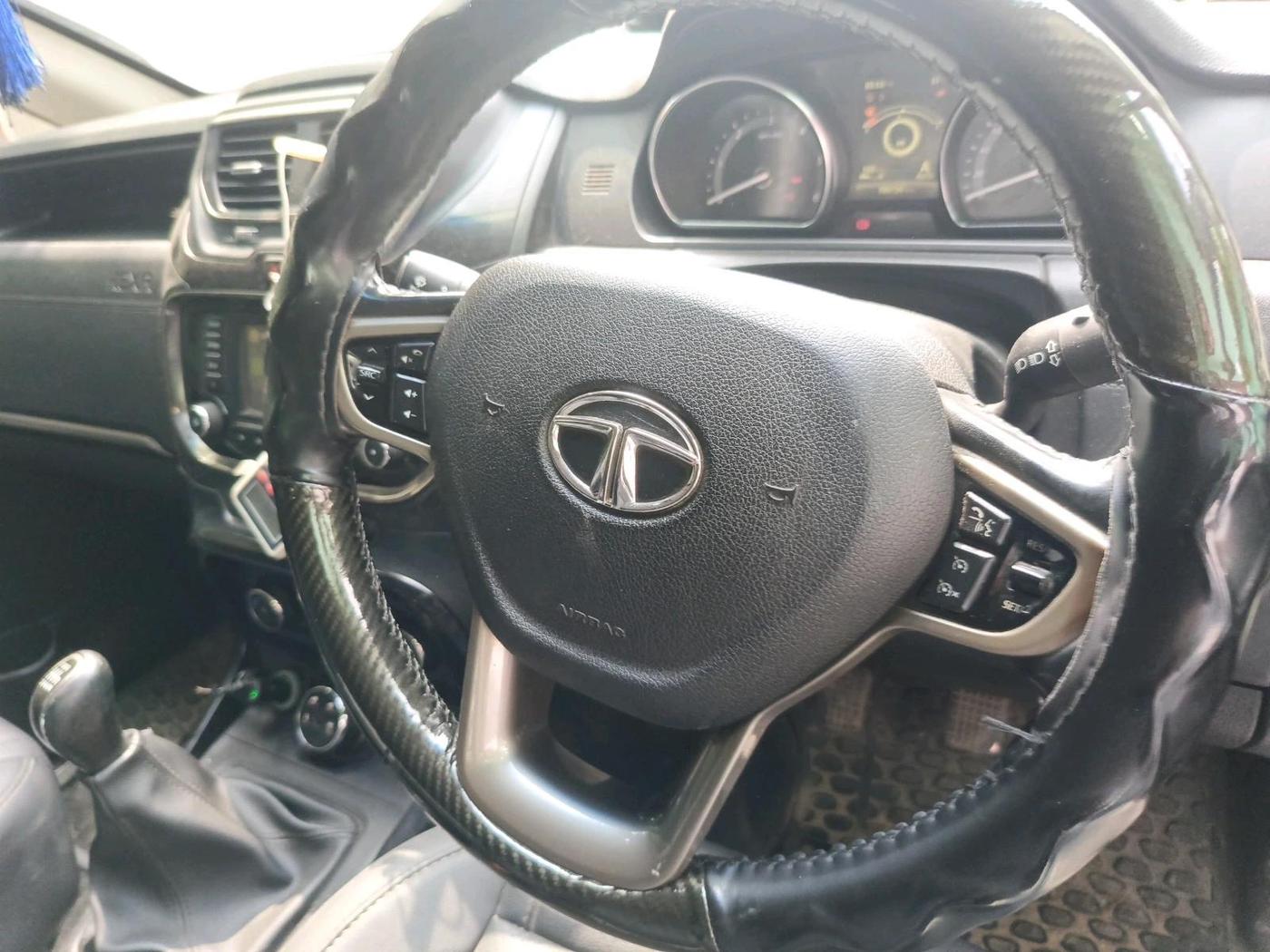 2017 Tata Hexa XT 4X2 7 STR, Diesel, Manual, 1,06,731 km, interior