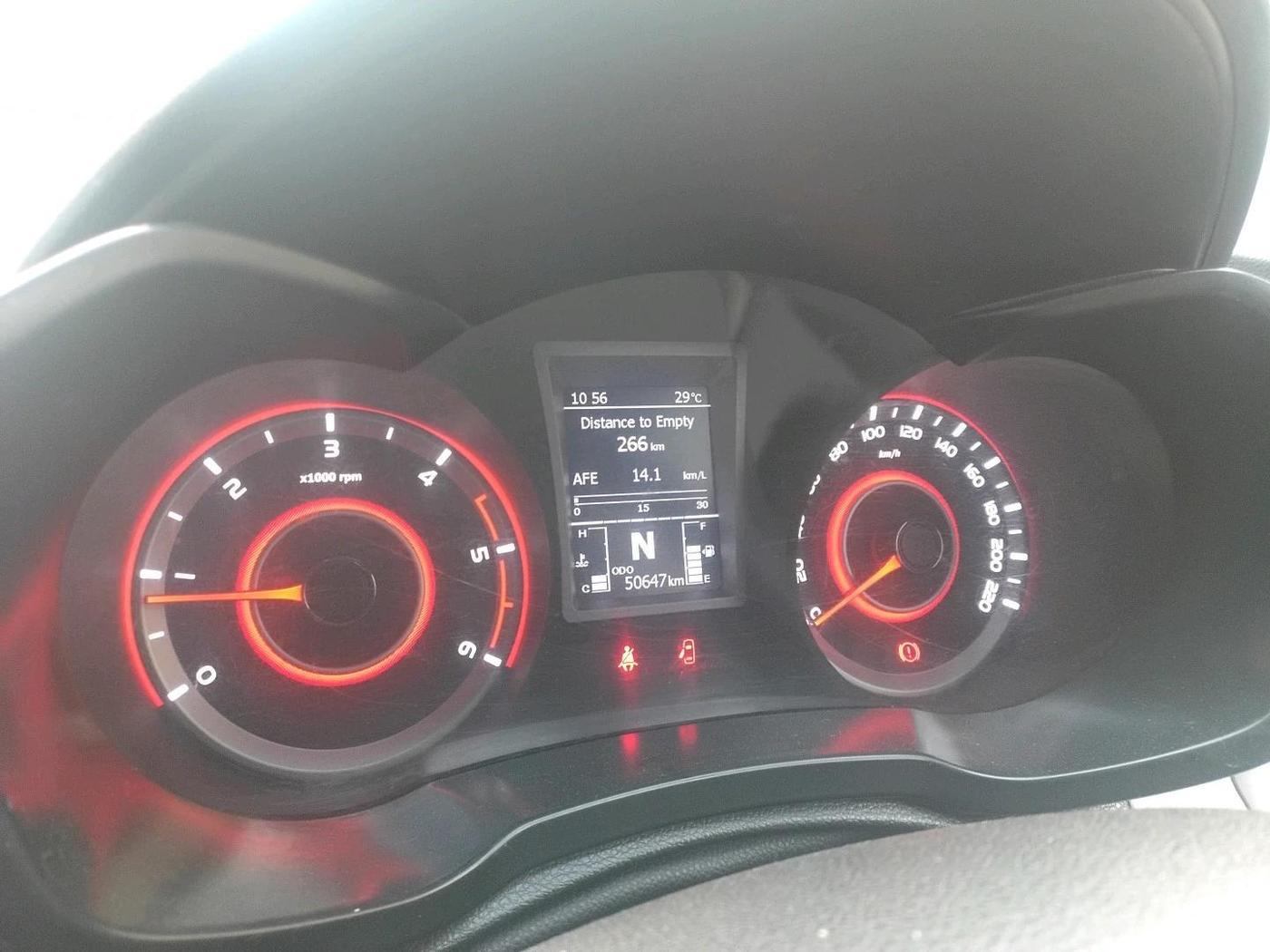 2021 Mahindra XUV300 W8 (O) 1.5 DIESEL, Diesel, Manual, 50,647 km, interior