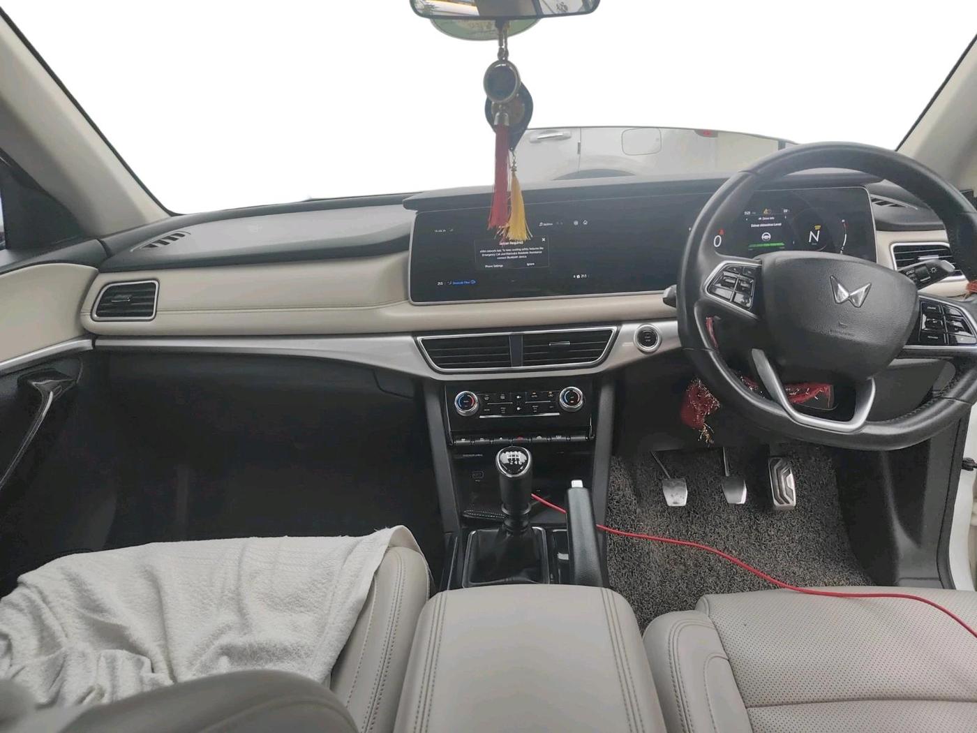 2021 Mahindra XUV700 AX 7 P MT 7 STR, Petrol, Manual, 1,42,205 km, interior