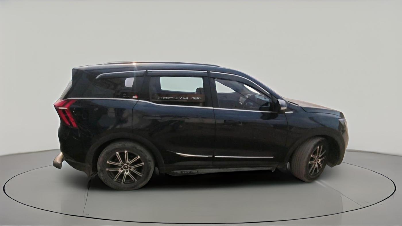 2022 Mahindra XUV700 AX 7 LUXURY D AWD AT 7 STR, Diesel, Automatic, 59,741 km, exterior
