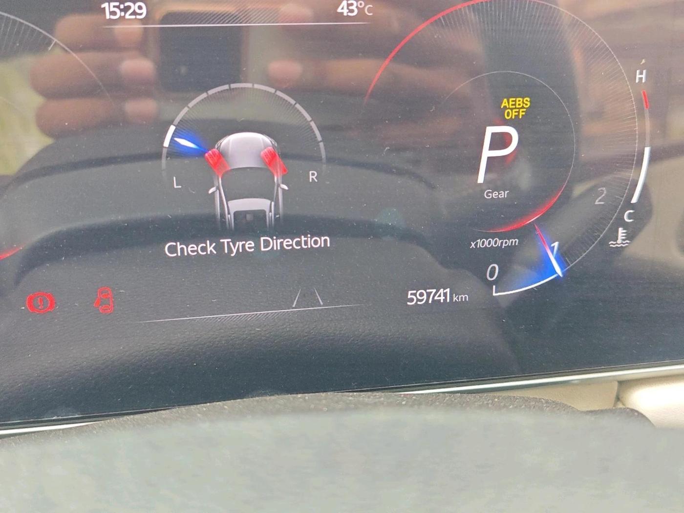 2022 Mahindra XUV700 AX 7 LUXURY D AWD AT 7 STR, Diesel, Automatic, 59,741 km, interior