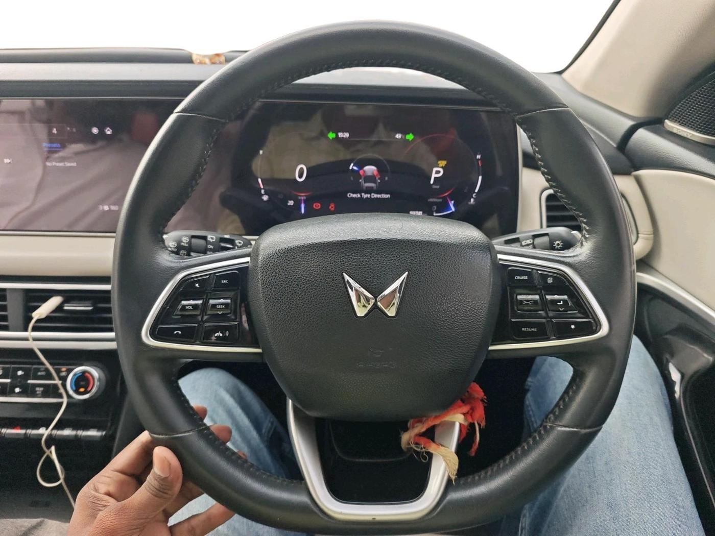 2022 Mahindra XUV700 AX 7 LUXURY D AWD AT 7 STR, Diesel, Automatic, 59,741 km, interior