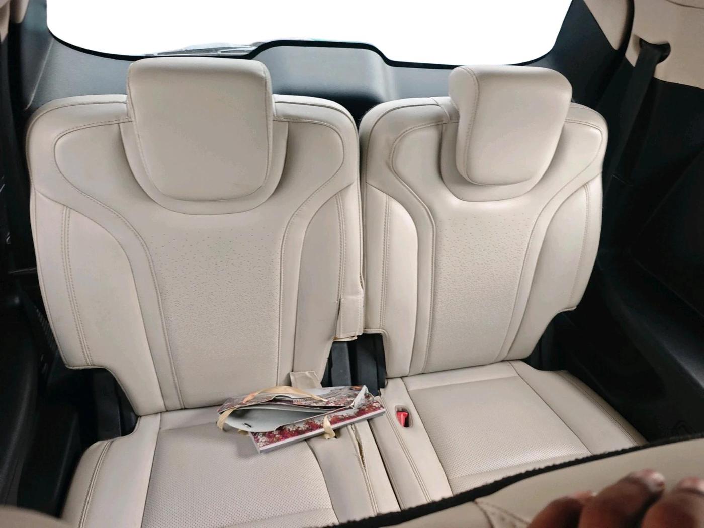 2022 Mahindra XUV700 AX 7 LUXURY D AWD AT 7 STR, Diesel, Automatic, 59,741 km, interior