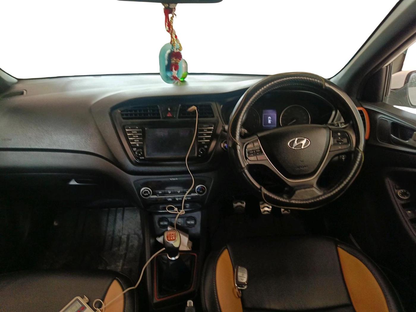 2016 Hyundai i20 Active 1.2 SX, Petrol, Manual, 1,28,494 km, interior