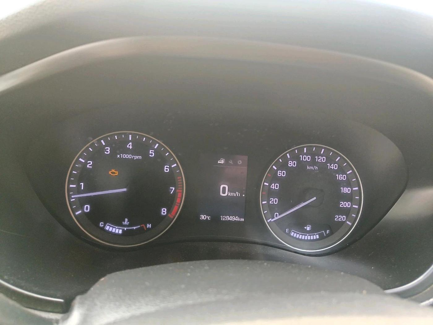 2016 Hyundai i20 Active 1.2 SX, Petrol, Manual, 1,28,494 km, interior