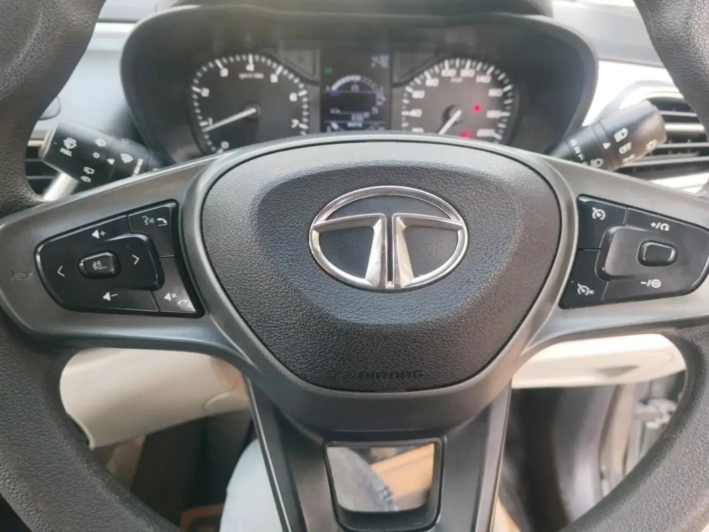 2023 Tata ALTROZ XZ DIESEL, Diesel, Manual, 40,138 km, interior