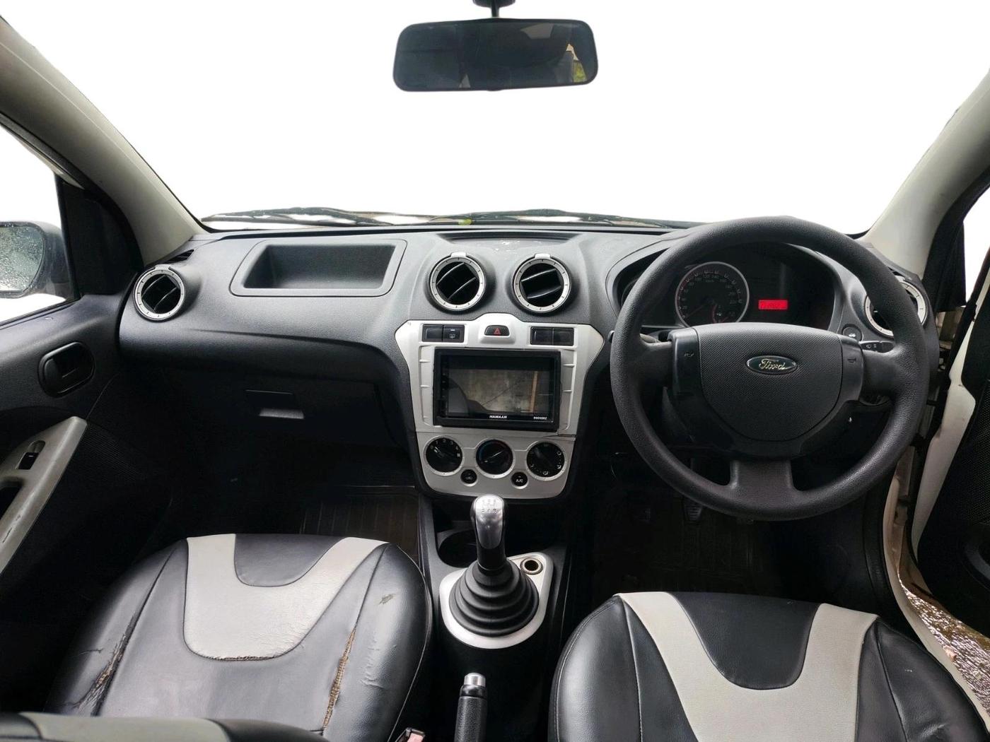2011 Ford Figo ZXI 1.4 DIESEL, Diesel, Manual, 1,11,982 km, interior