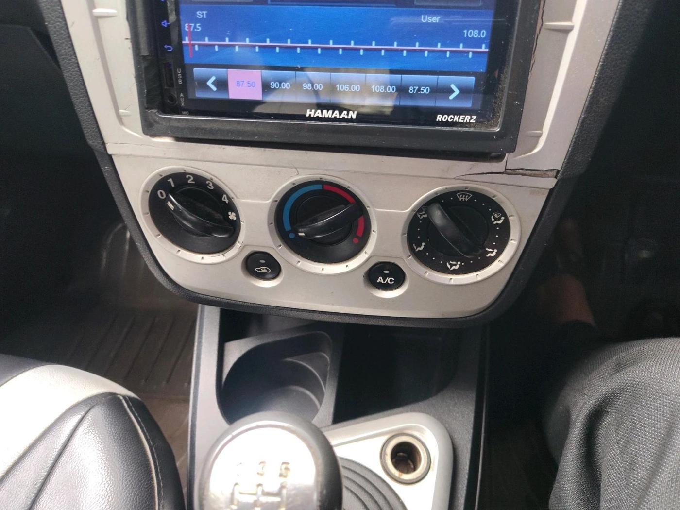 2011 Ford Figo ZXI 1.4 DIESEL, Diesel, Manual, 1,11,982 km, interior