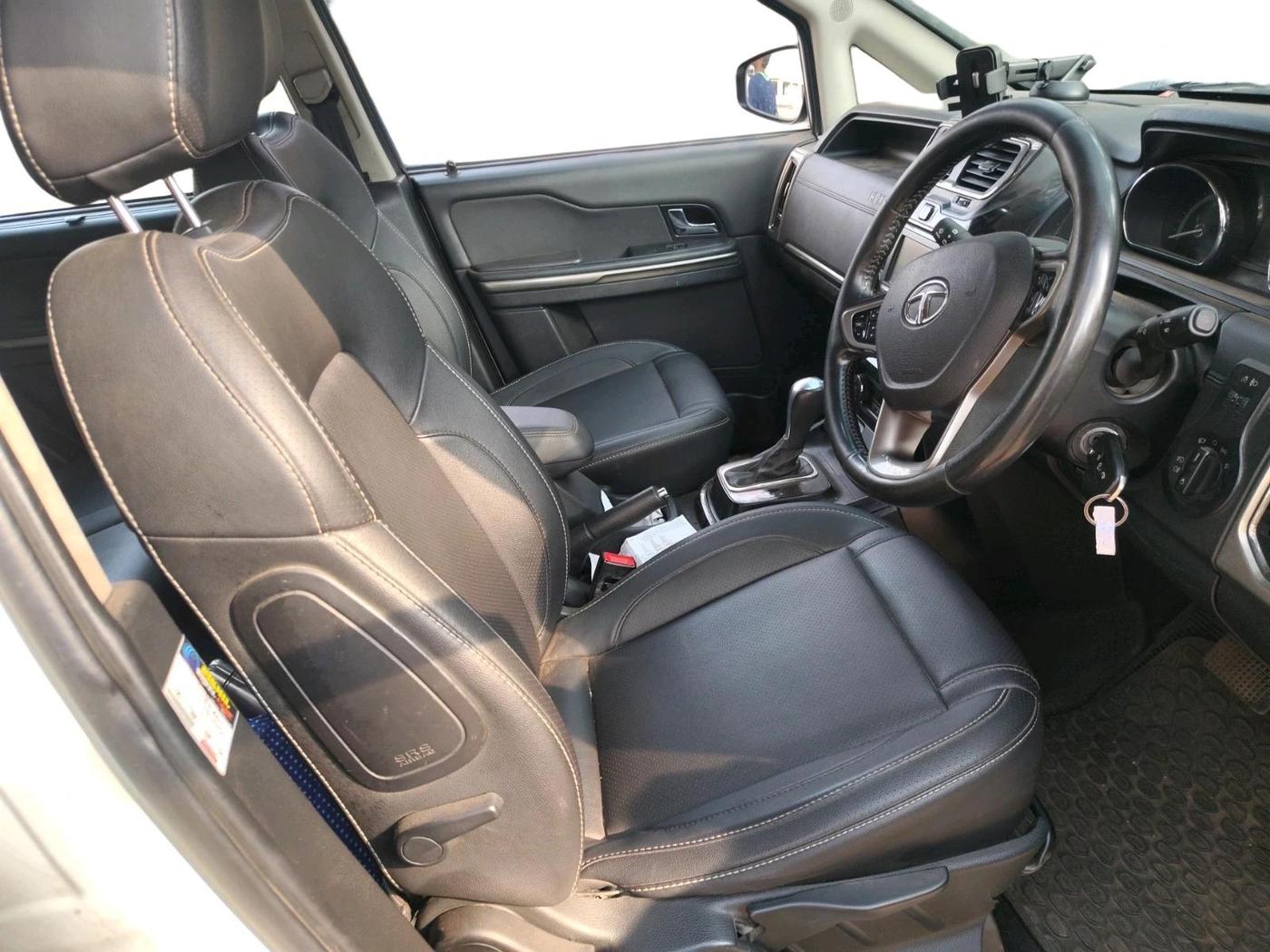 2018 Tata Hexa XTA 4X2 7 STR, Diesel, Automatic, 1,24,327 km, interior