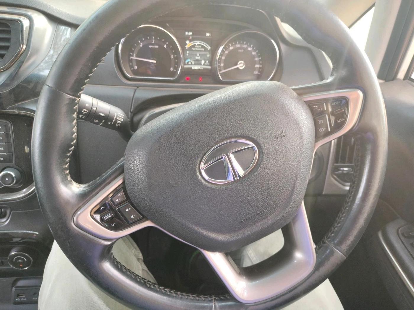 2018 Tata Hexa XTA 4X2 7 STR, Diesel, Automatic, 1,24,327 km, interior
