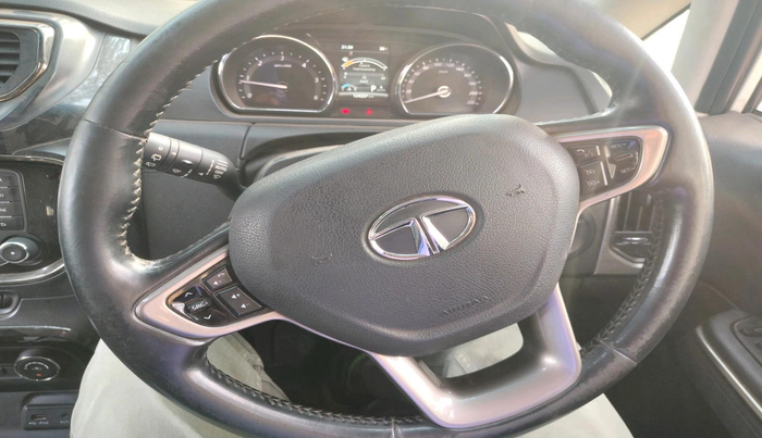 2018 Tata Hexa XTA 4X2 7 STR, Diesel, Automatic, 1,24,327 km, interior