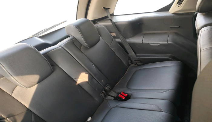 2018 Tata Hexa XTA 4X2 7 STR, Diesel, Automatic, 1,24,327 km, interior