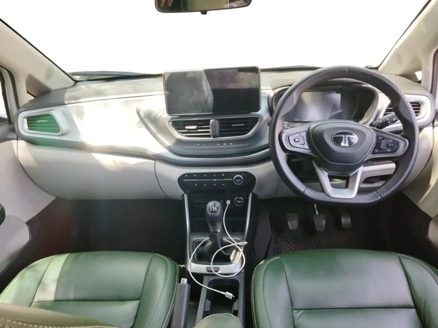 2024 Tata ALTROZ XZ Plus (S) LUX Diese, Diesel, Manual, 39,004 km, interior