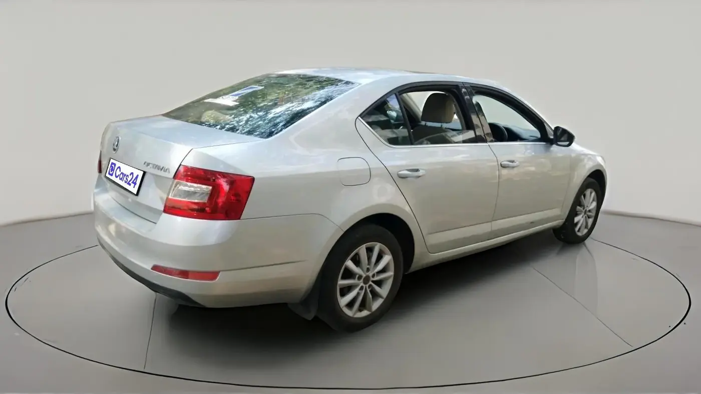 2015 Skoda Octavia 2.0 TDI CR STYLE PLUS AT, Diesel, Automatic, 2,27,000 km, exterior