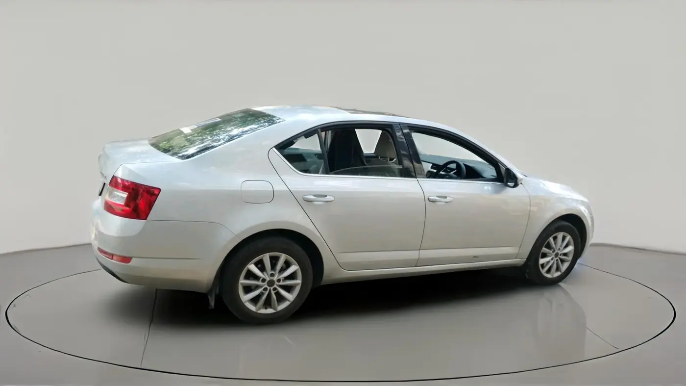2015 Skoda Octavia 2.0 TDI CR STYLE PLUS AT, Diesel, Automatic, 2,27,000 km, exterior