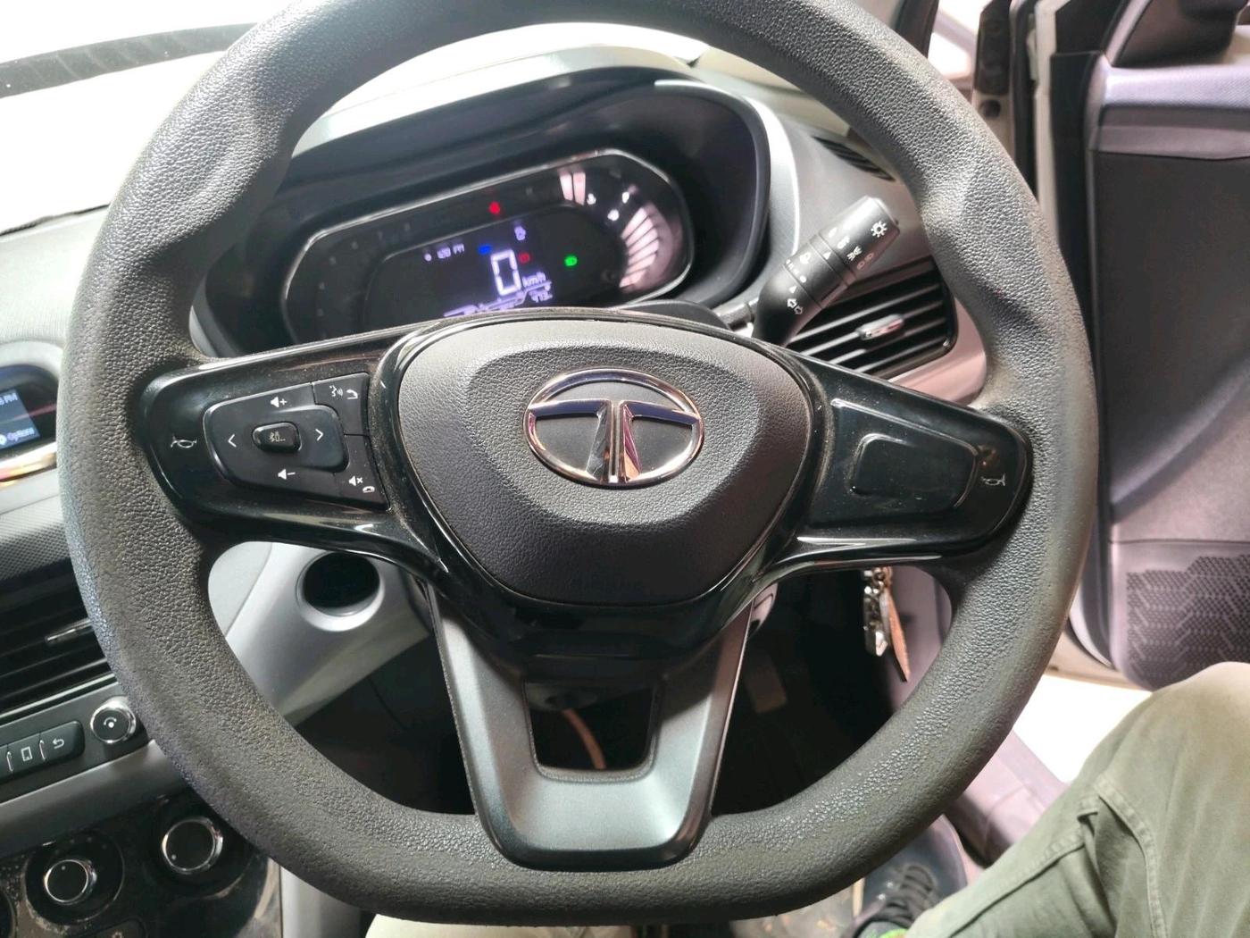 2022 Tata NEXON XM SUNROOF PETROL, Petrol, Manual, 76,121 km, interior
