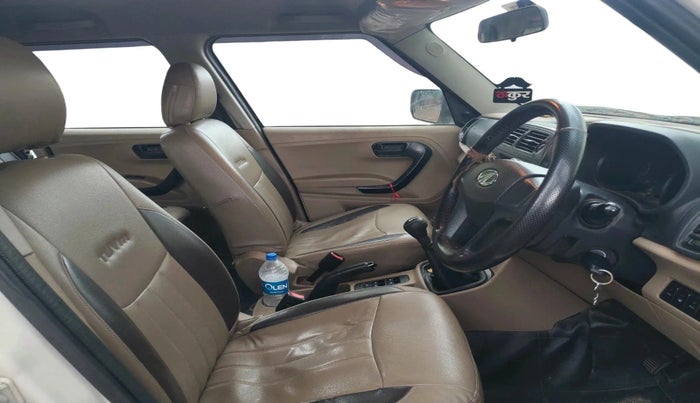 2017 Mahindra TUV300 T6 PLUS, Diesel, Manual, 57,955 km, interior