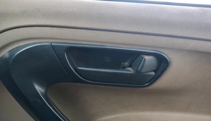 2017 Mahindra TUV300 T6 PLUS, Diesel, Manual, 57,955 km, interior