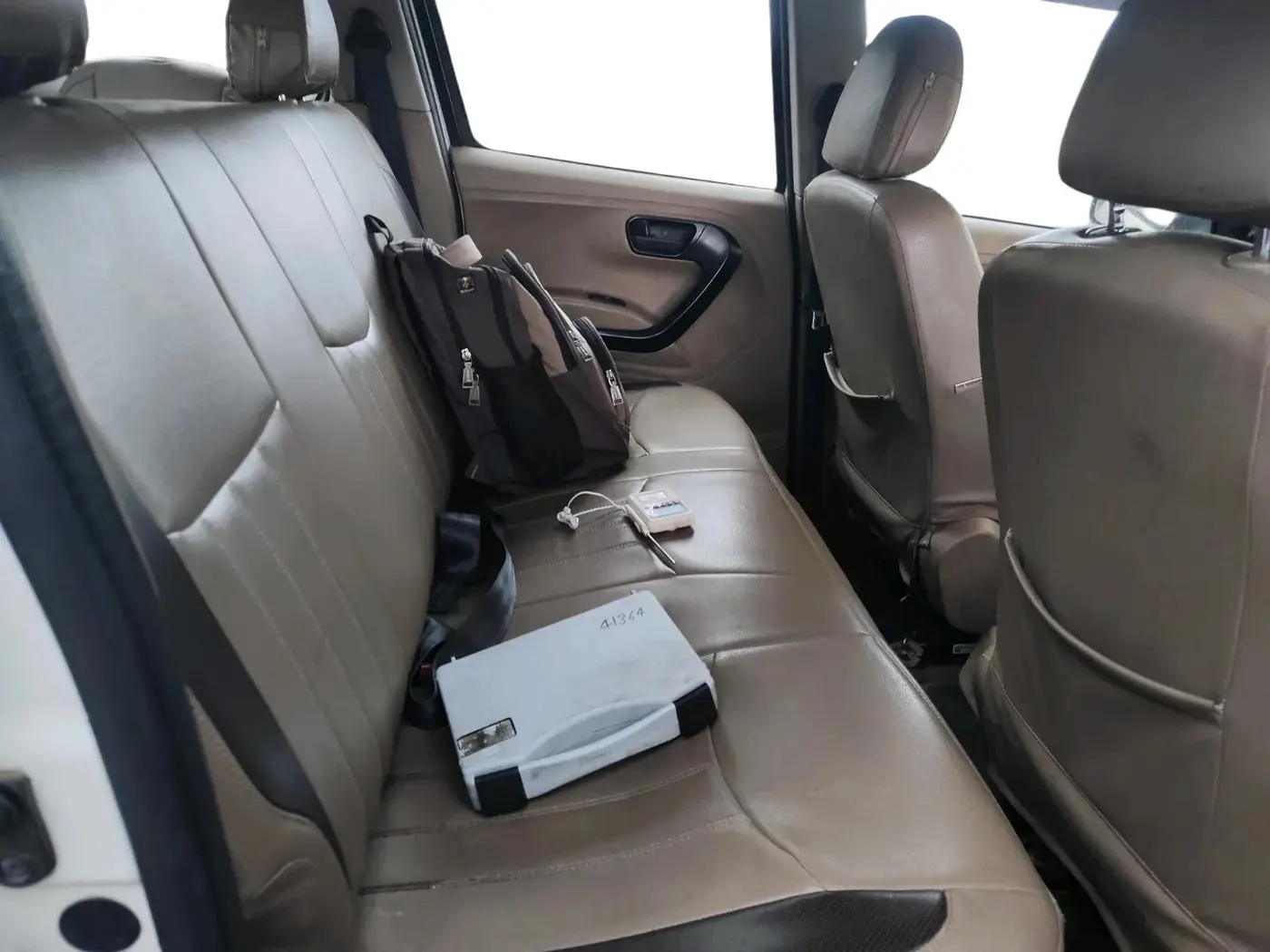 2017 Mahindra TUV300 T6 PLUS, Diesel, Manual, 57,955 km, interior
