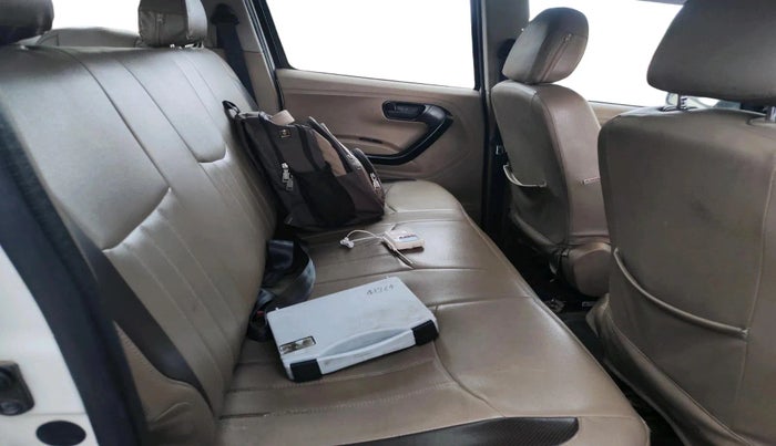 2017 Mahindra TUV300 T6 PLUS, Diesel, Manual, 57,955 km, interior