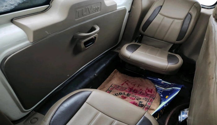 2017 Mahindra TUV300 T6 PLUS, Diesel, Manual, 57,955 km, interior