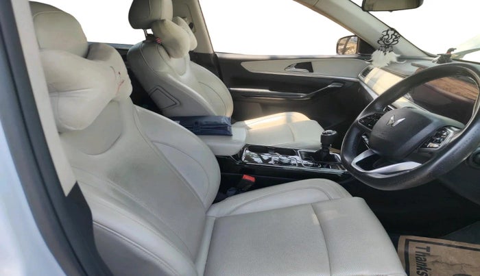 2023 Mahindra XUV700 AX 7 LUXURY D MT 7 STR, Diesel, Manual, 46,609 km, interior