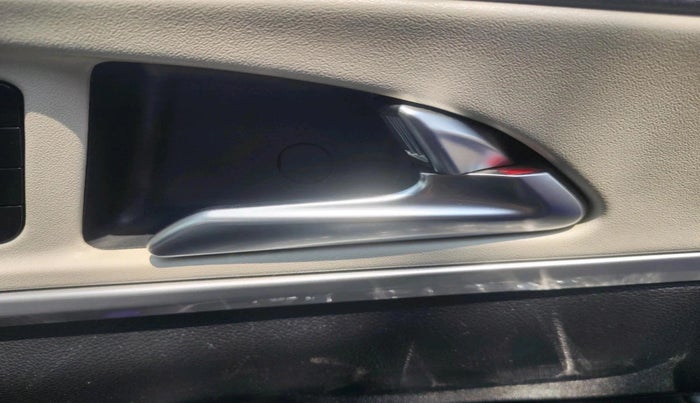 2023 Mahindra XUV700 AX 7 LUXURY D MT 7 STR, Diesel, Manual, 46,609 km, interior