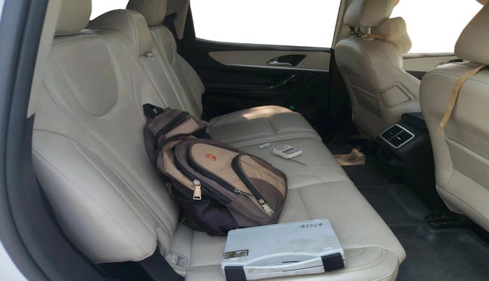 2023 Mahindra XUV700 AX 7 LUXURY D MT 7 STR, Diesel, Manual, 46,609 km, interior