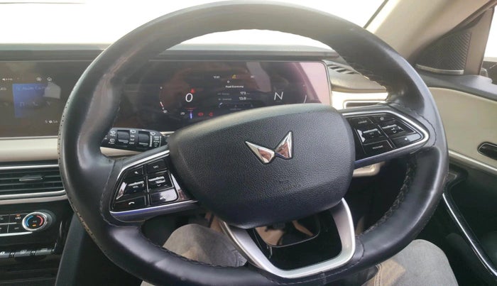 2023 Mahindra XUV700 AX 7 LUXURY D MT 7 STR, Diesel, Manual, 46,609 km, interior