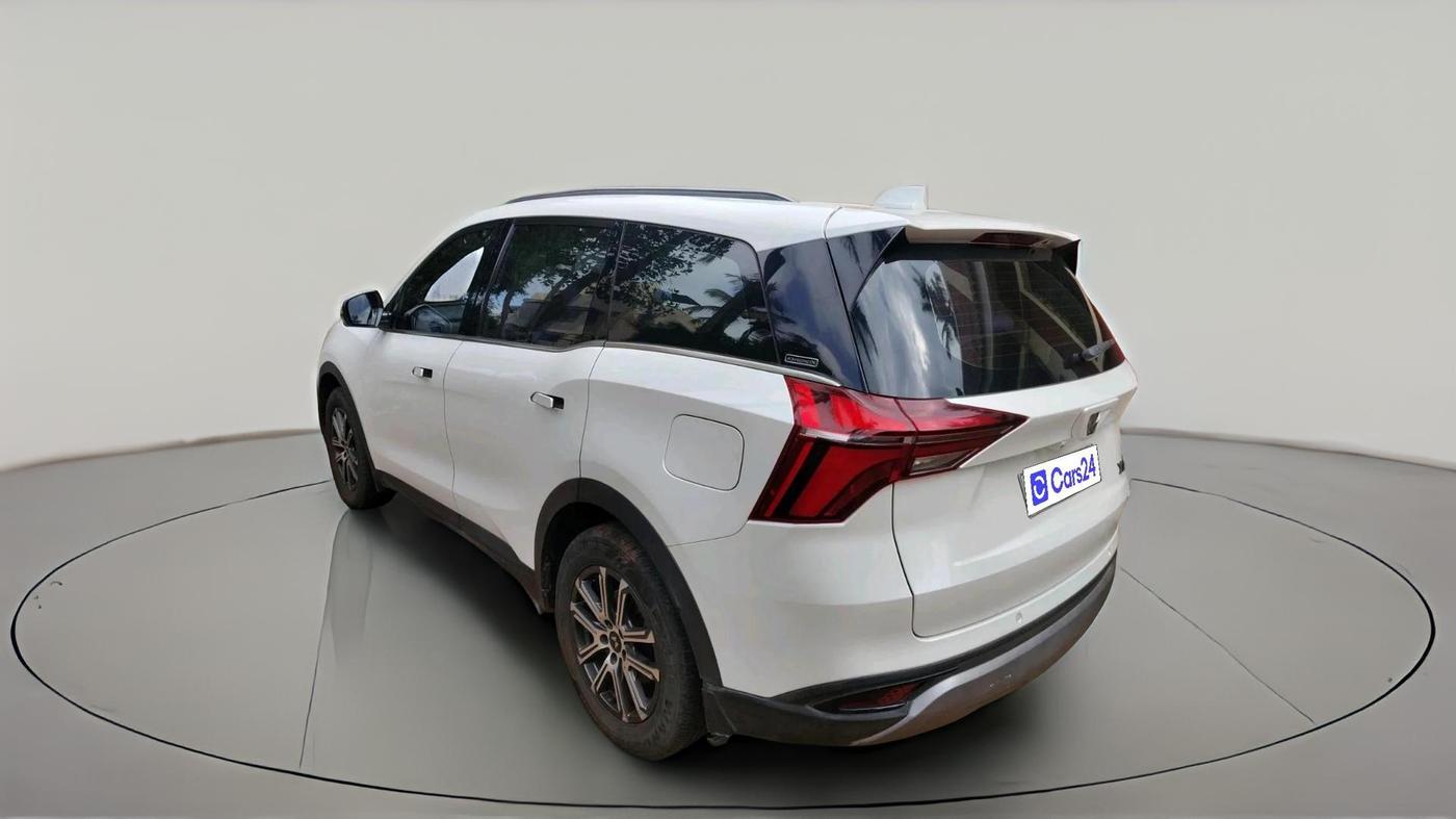 2022 Mahindra XUV700 AX 7 LUXURY D AT 7 STR, Diesel, Automatic, 64,539 km, exterior