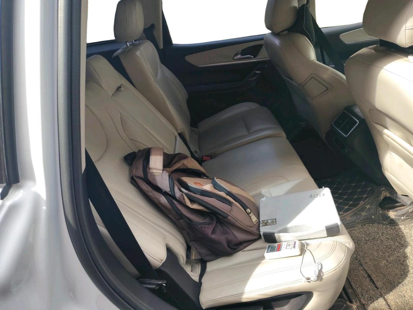 2022 Mahindra XUV700 AX 7 LUXURY D AT 7 STR, Diesel, Automatic, 64,539 km, interior
