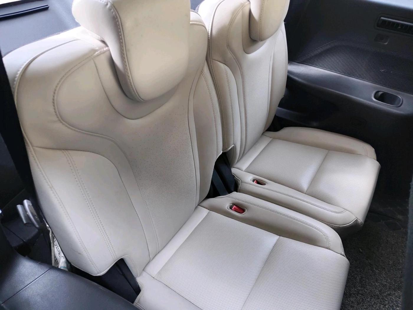 2022 Mahindra XUV700 AX 7 LUXURY D AT 7 STR, Diesel, Automatic, 64,539 km, interior