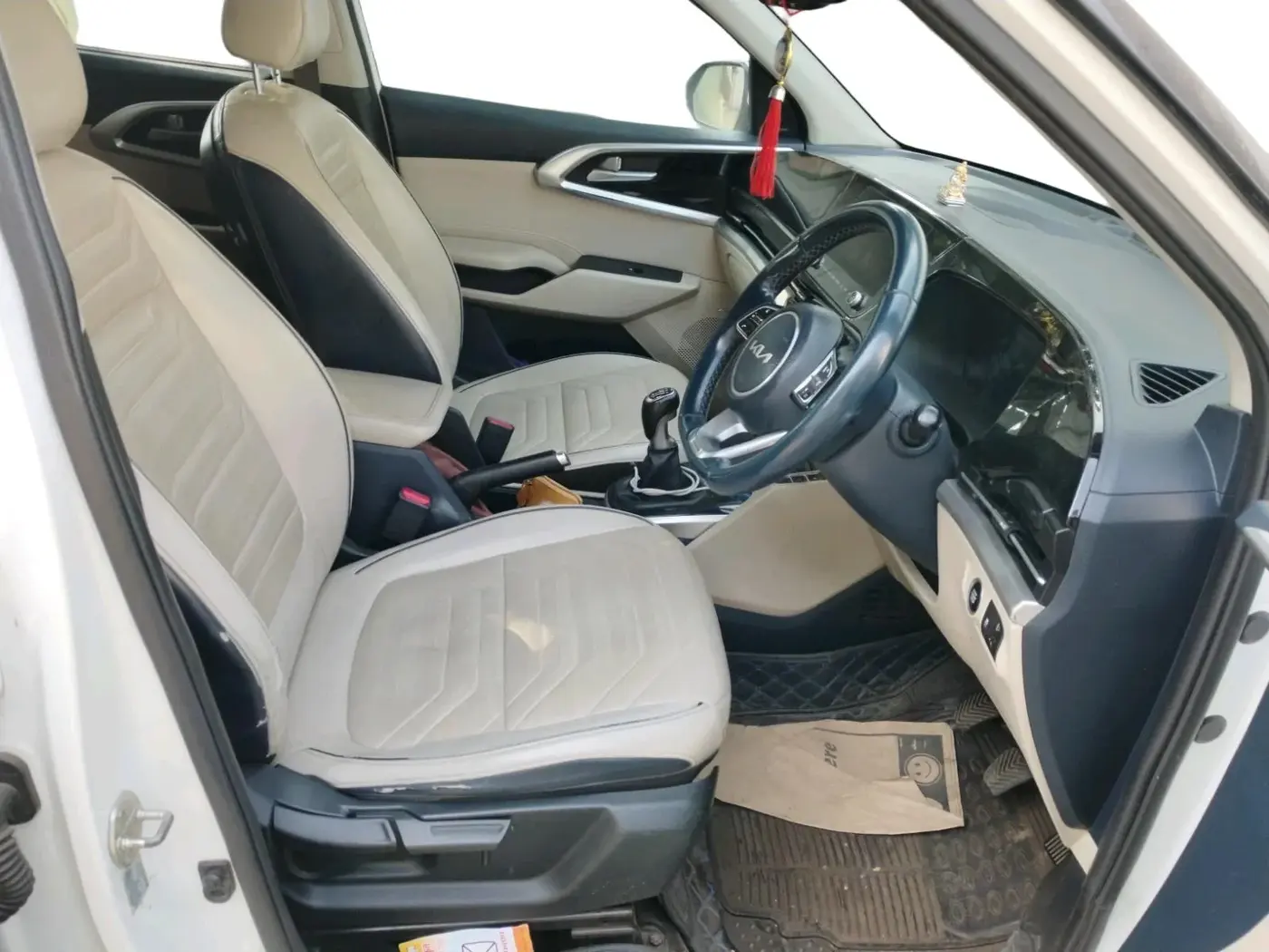2022 KIA CARENS LUXURY PLUS 1.5 DIESEL 7 STR, Diesel, Manual, 1,27,712 km, interior