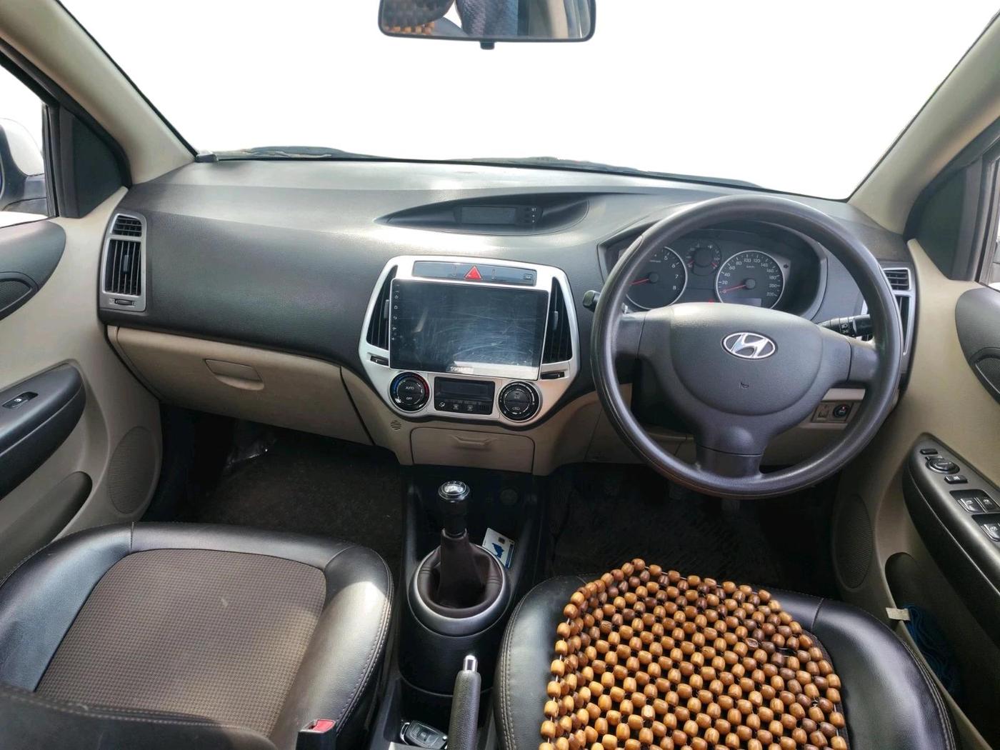 2013 Hyundai i20 MAGNA (O) 1.2, CNG, Manual, 1,26,809 km, interior
