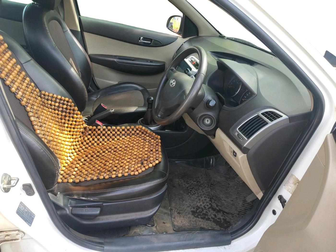 2013 Hyundai i20 MAGNA (O) 1.2, CNG, Manual, 1,26,809 km, interior