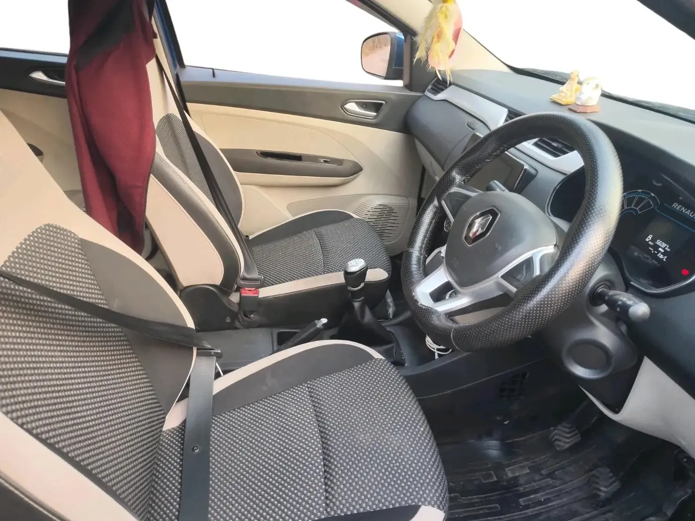 2020 Renault TRIBER RXZ, Petrol, Manual, 56,089 km, interior