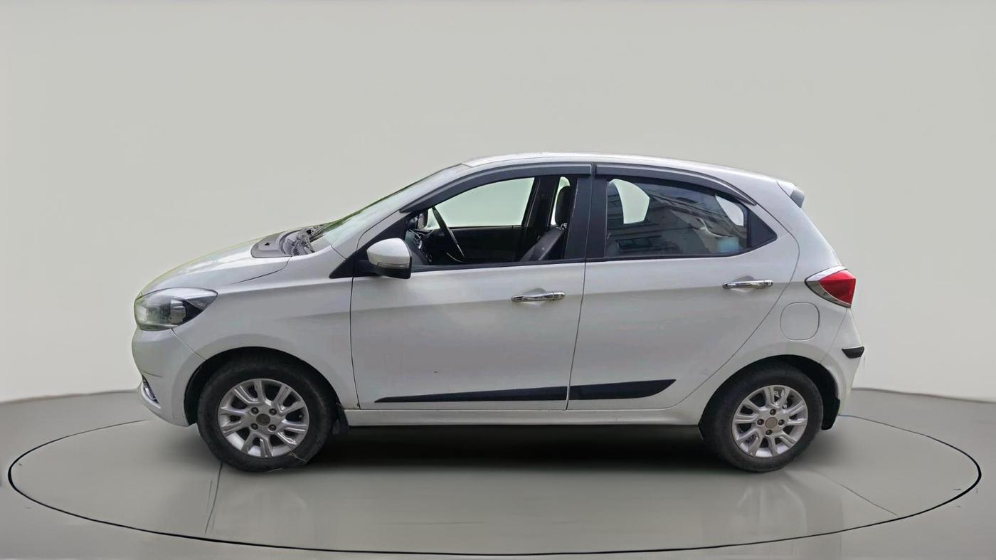 2017 Tata Tiago XZ PETROL, Petrol, Manual, 42,781 km, exterior