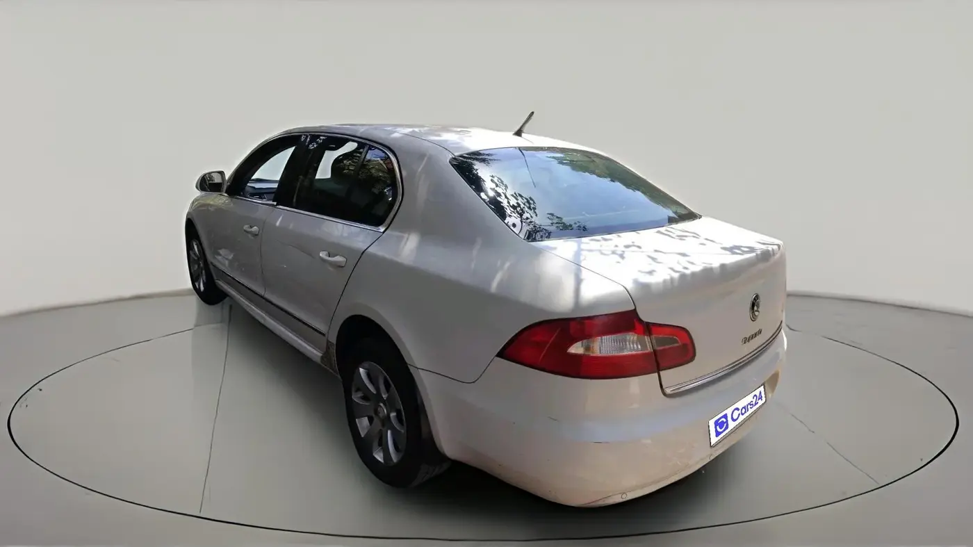2009 Skoda Superb ELEGANCE 2.0 TDI CR AT, Diesel, Automatic, 1,55,459 km, exterior