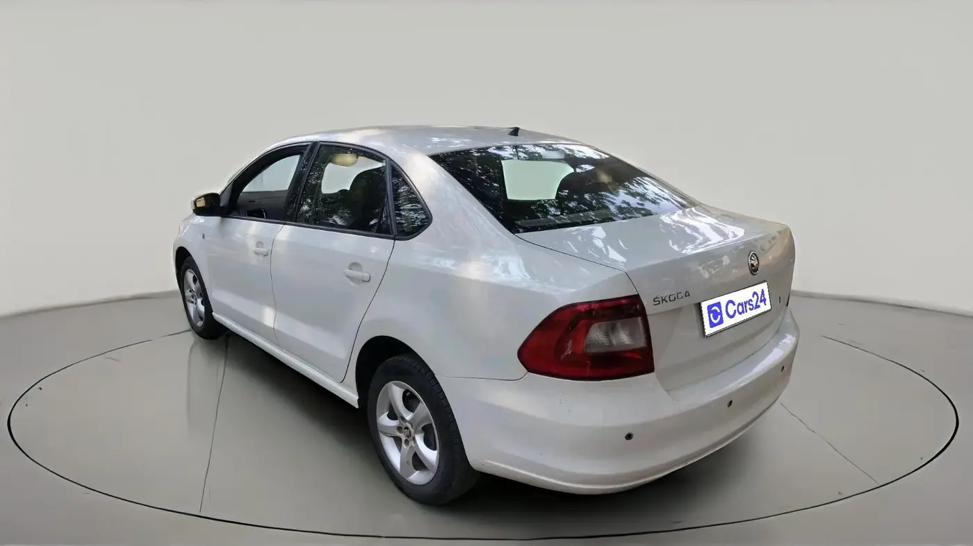 2015 Skoda Rapid AMBITION 1.5 TDI, Diesel, Manual, 1,67,211 km, exterior